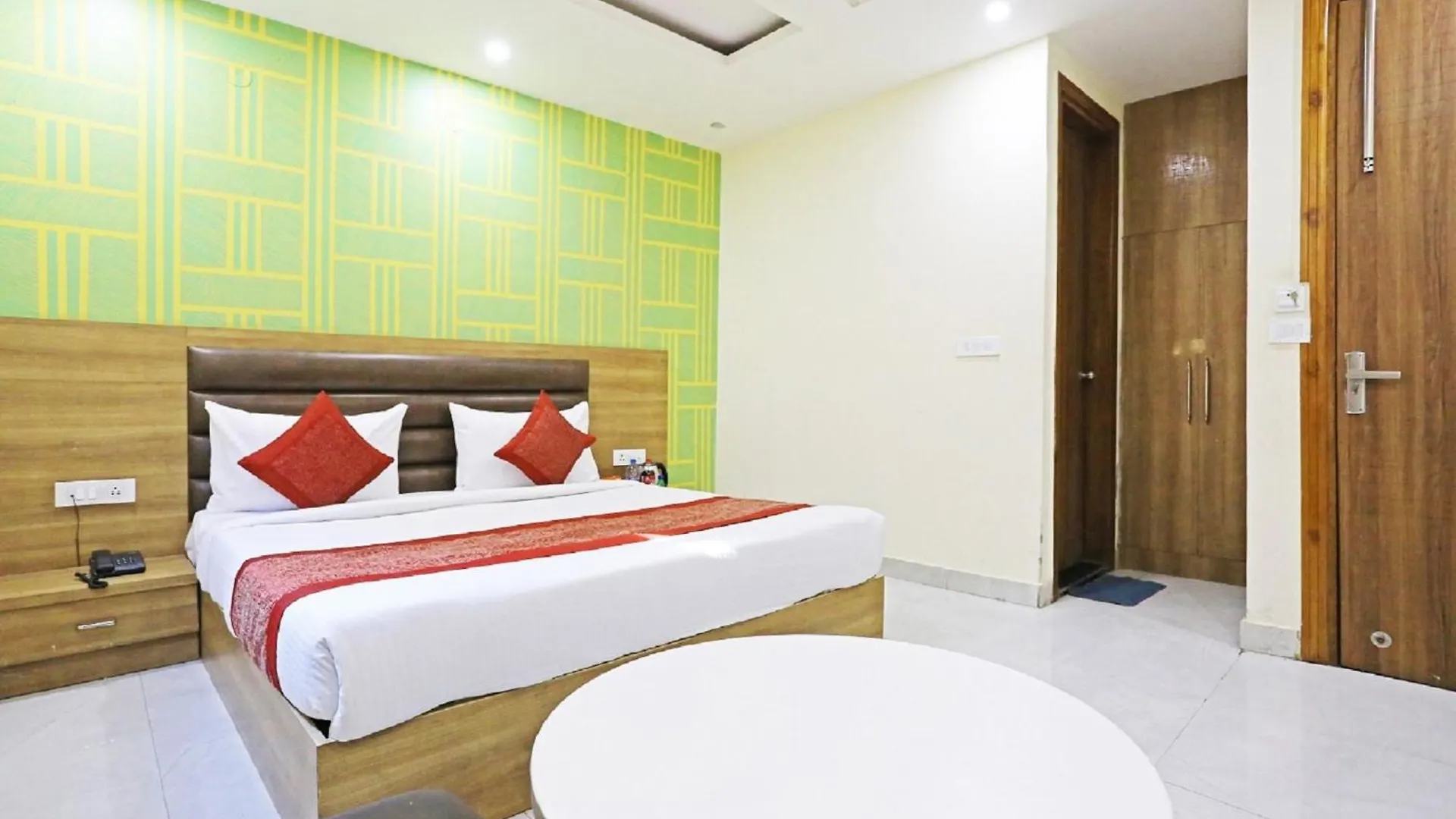 Hotel Aela Suites 